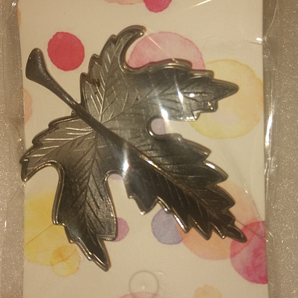 Lovely 3-in Vintage Silver Leaf Brooch